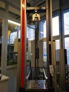 Body Wisdom Sling Trainer in a breaking strength test using a machine in the laboratory of a german university of applied science